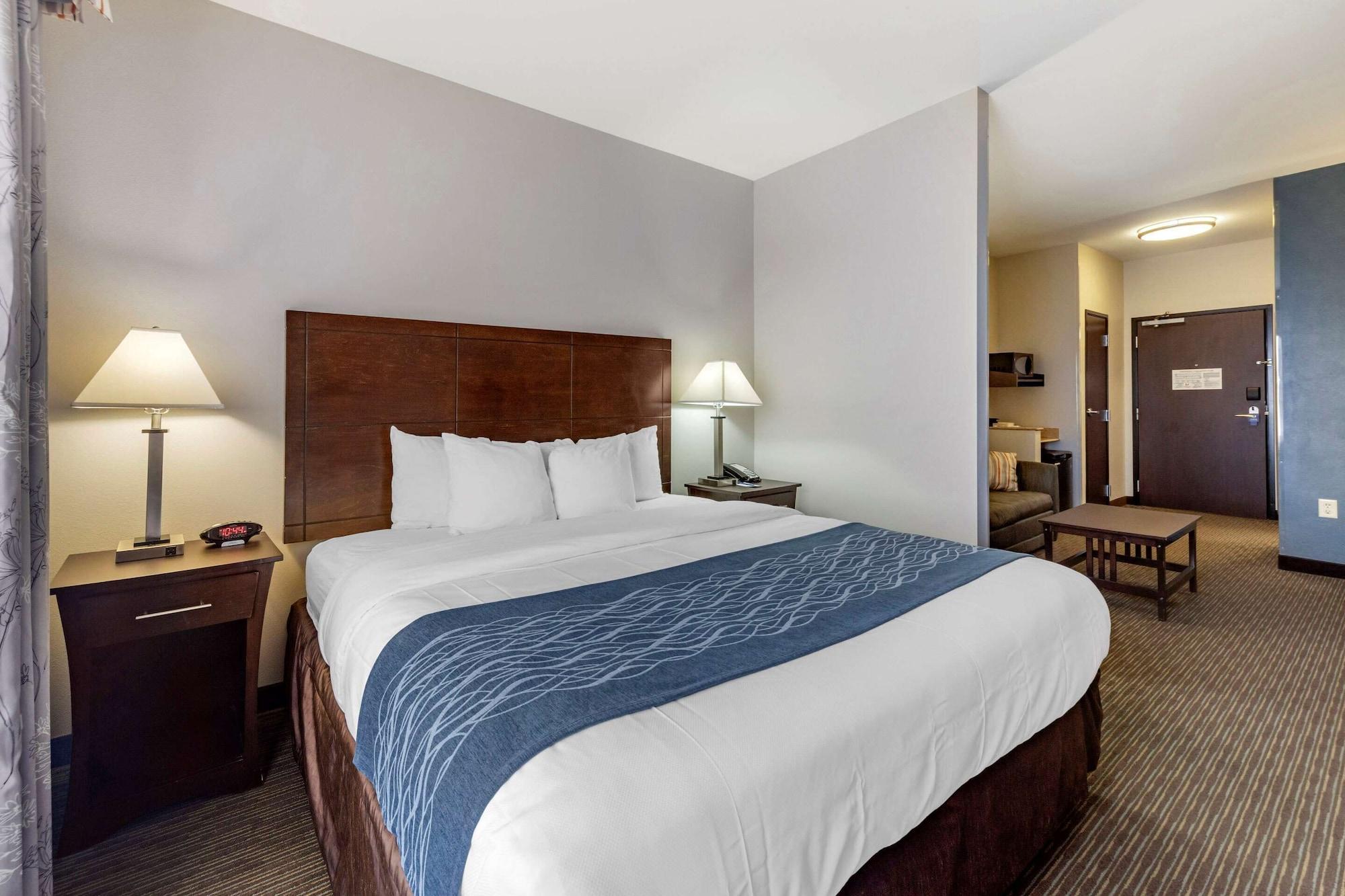 Hotel Comfort & West - I-40 3*