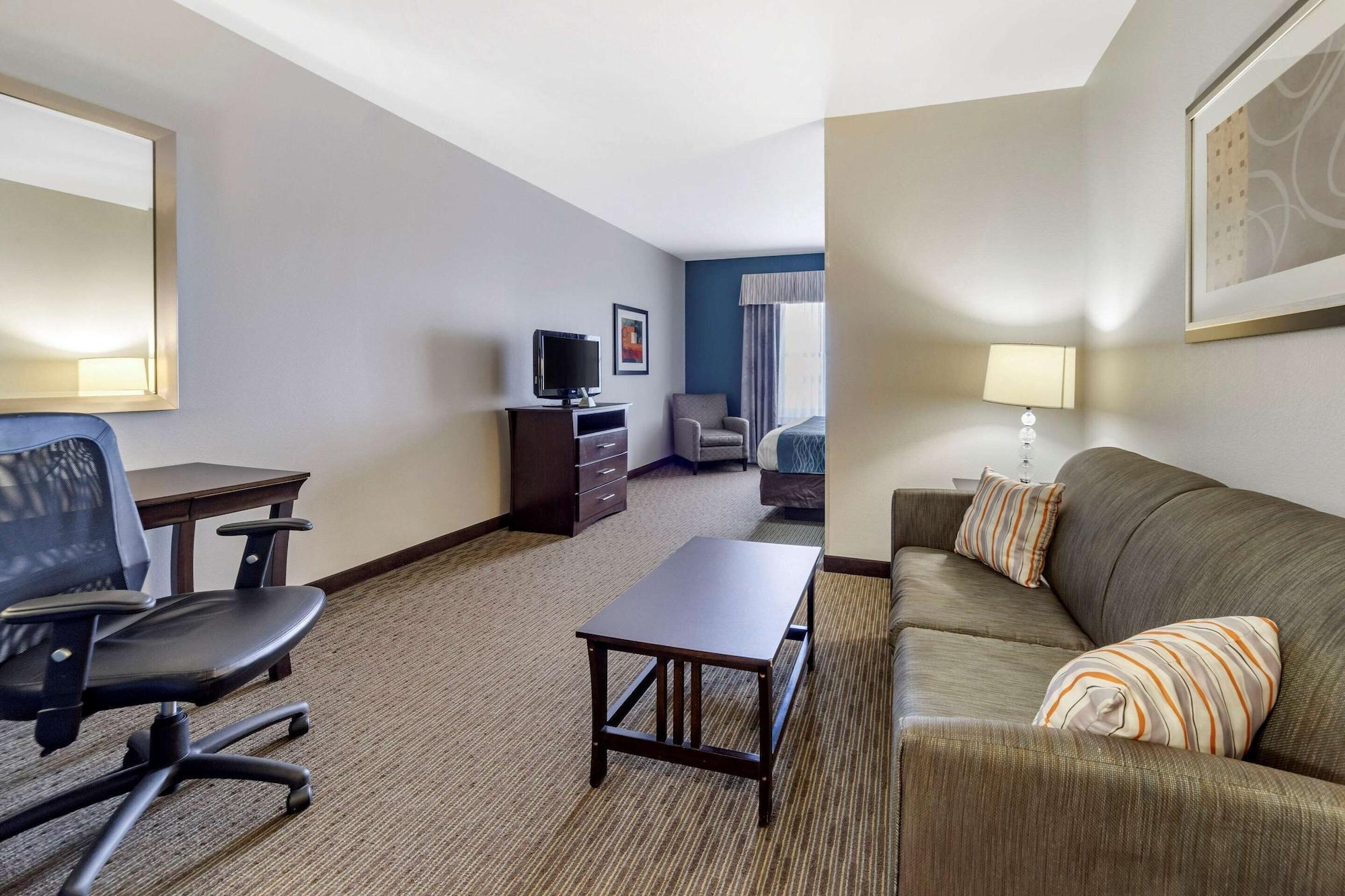 Comfort & West - I-40 Hotel