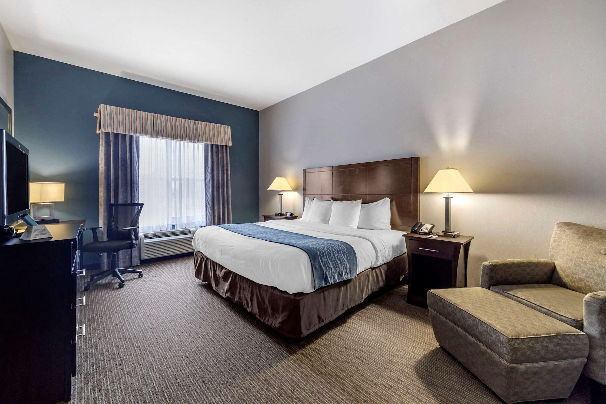Hotel Comfort & West - I-40 3*