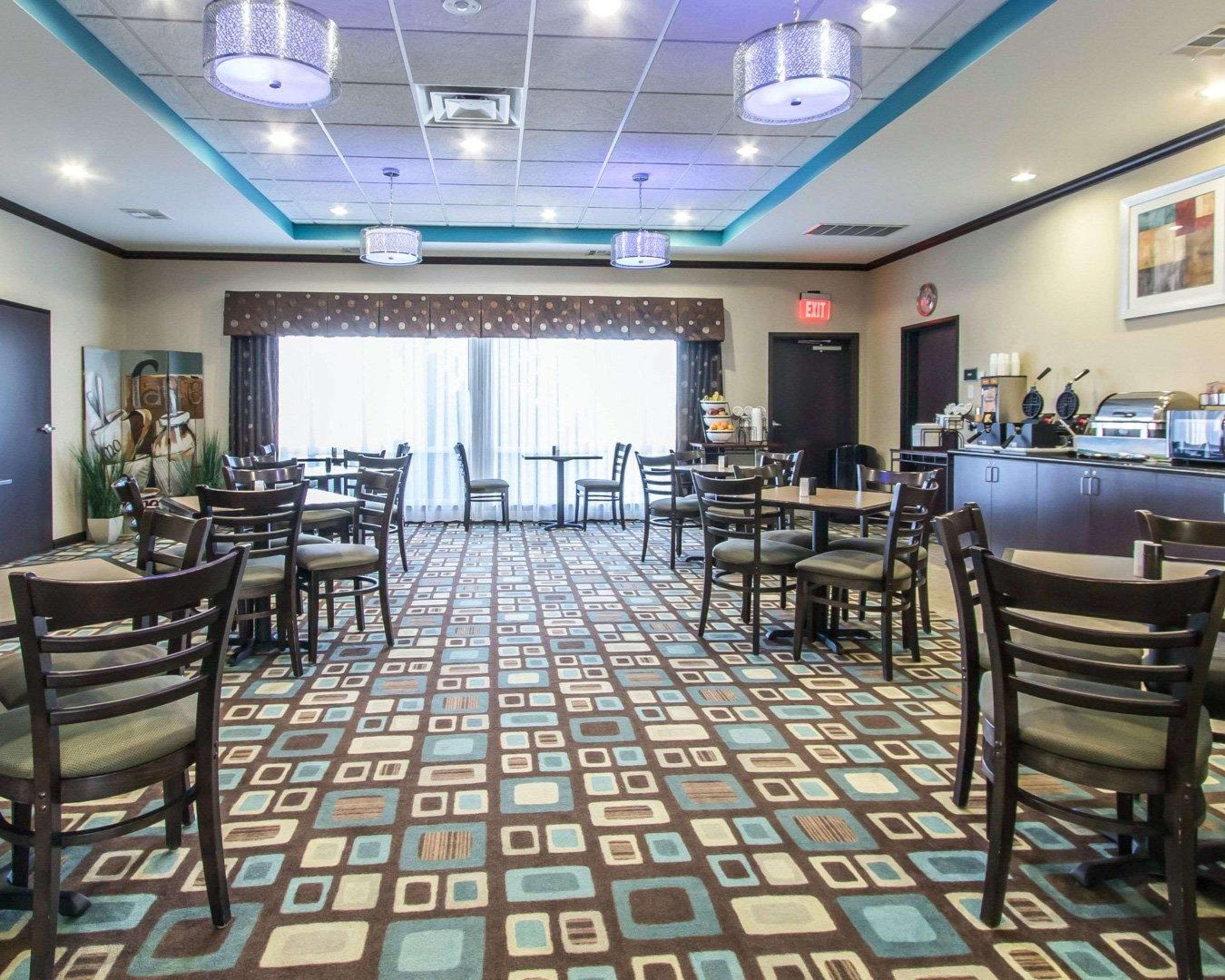 Comfort & West - I-40 Hotel