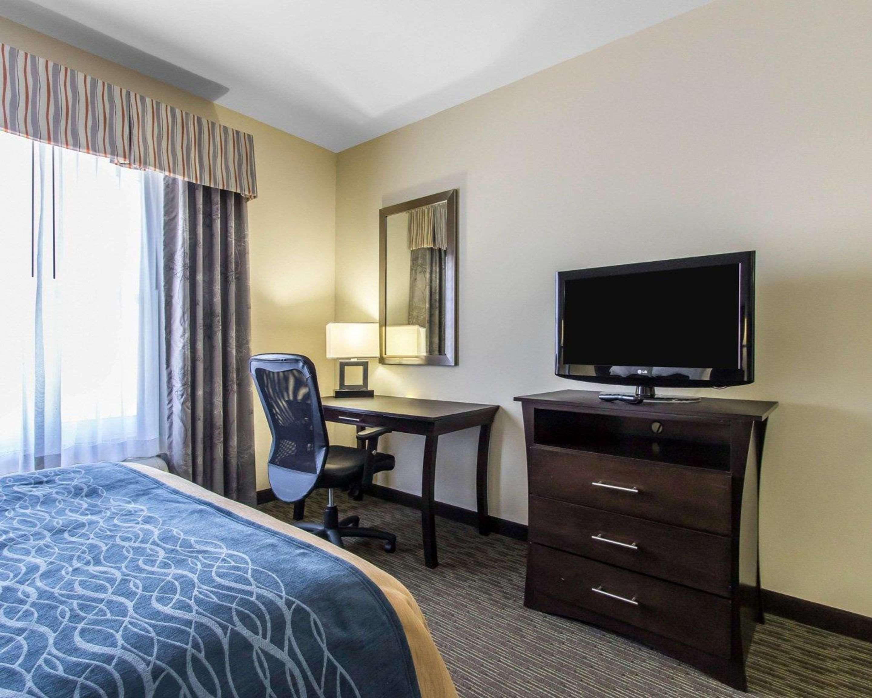 Comfort & West - I-40 Hotel