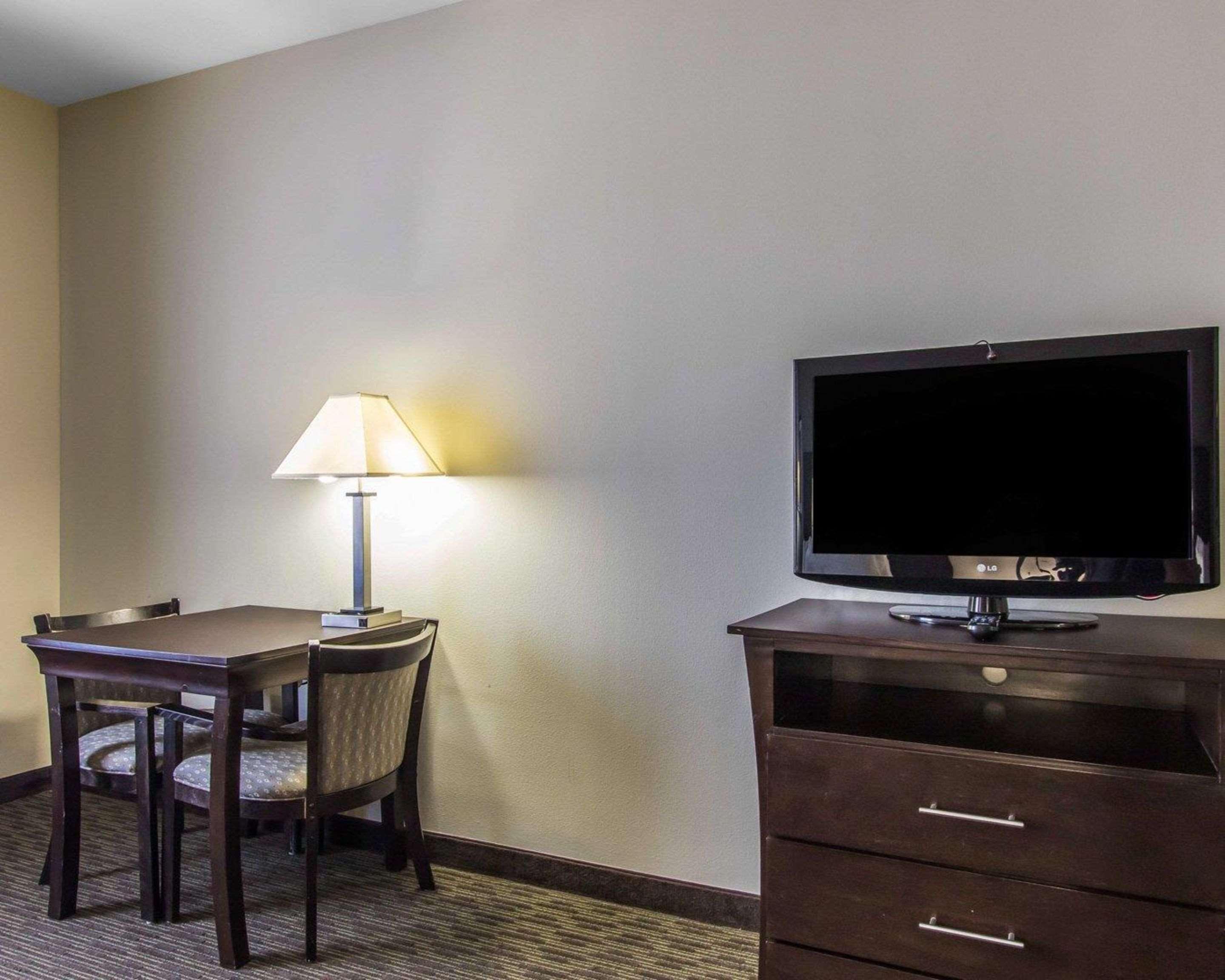 Comfort & West - I-40 Hotel