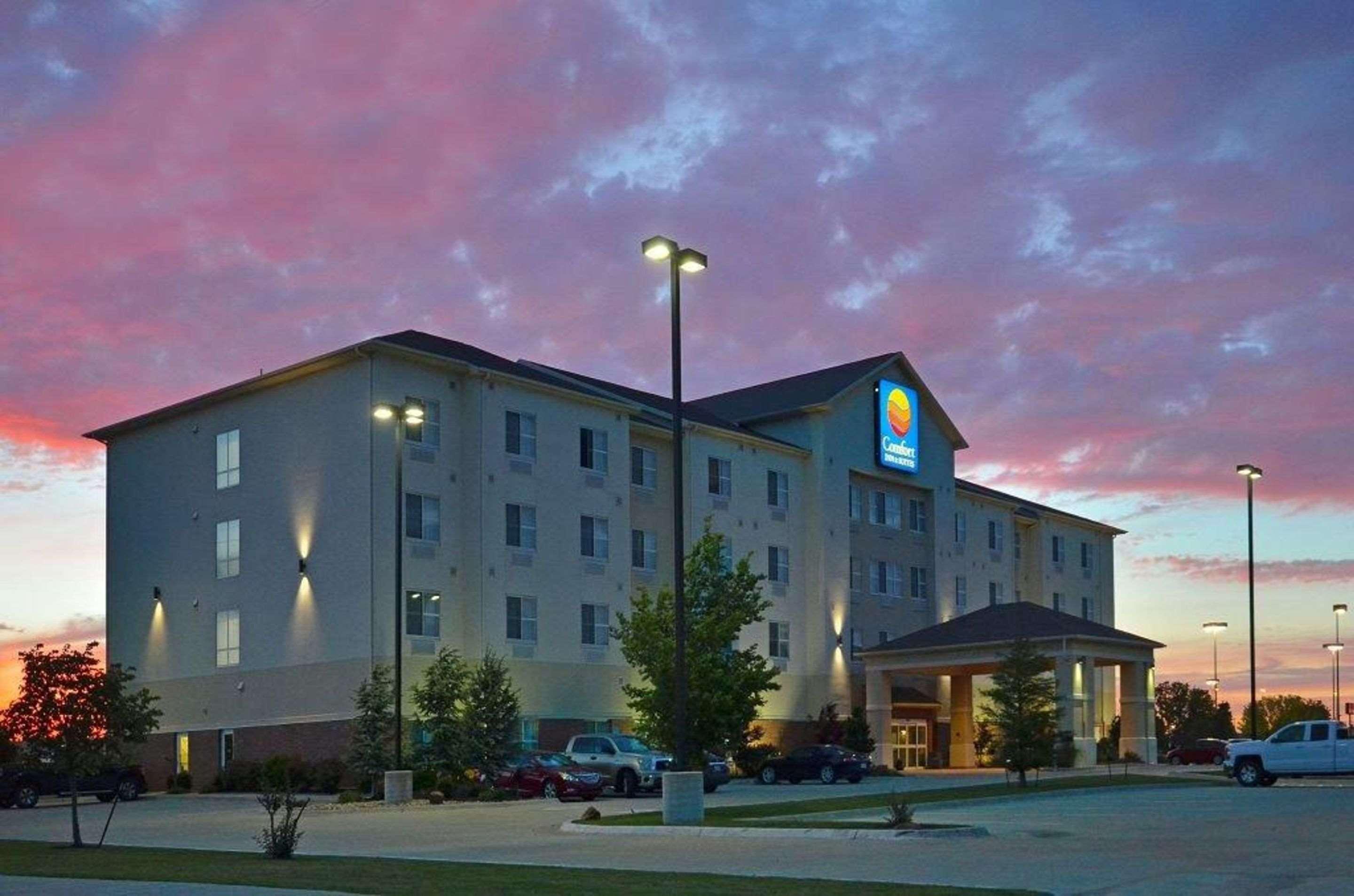 Comfort & West - I-40 Hotel 3*